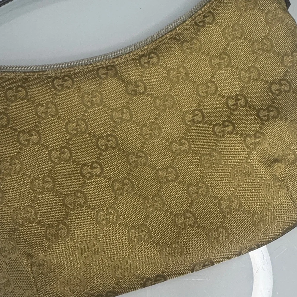 Gucci Gold GG Metallic Gold Half Moon Hobo Shoulder bag aka pouchette - Picture 3 of 12